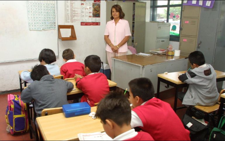 En México, de acuerdo con el Instituto Nacional de Estadística y Geografía (Inegi), hasta 2022 había poco más de 2.17 millones de docentes en 255 mil 535 escuelas en el país. EL INFORMADOR / ARCHIVO