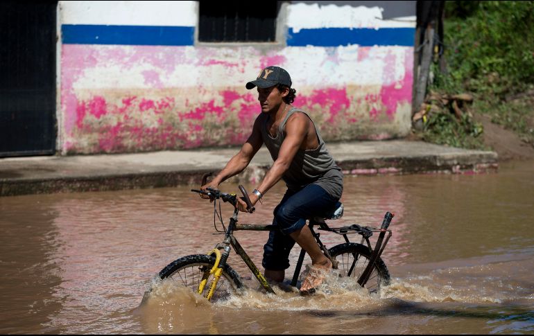 Con la llegada de la temporada de huracanes en el Pacífico, una época de riesgo comienza para México y, desde luego, para Jalisco, que tiene una basta costa. AP / ARCHIVO