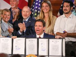 El gobernador firmó el proyecto de ley SB 266, que pretende acabar con la enseñanza de los cursos conocidos como DEI (siglas en inglés de Diversidad, Equidad e Inclusión). AP / D. R. Clifford