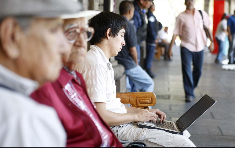 66.4% de los hogares contó con disponibilidad a las Tecnologías de Información. EFE/ARCHIVO