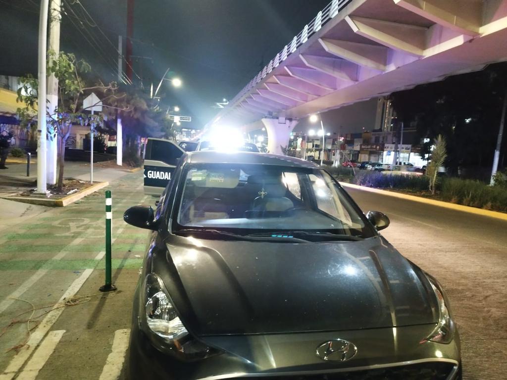 Luego de una inspección conforme al protocolo, les hallaron alrededor de 27 envoltorios con presunta droga “cristal”. ESPECIAL