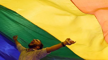 La discriminación y violencia que sufre a diario la comunidad LGBT+, en todos los ámbitos de su vida, se debe en gran medida al concepto clásico de sexo como masculino o femenino y como un fenómeno biológico. AFP / ARCHIVO