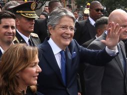 El presidente de Ecuador, Guillermo Lasso, sale tras intervenir en el juicio político de censura en su contra en la sede de la Asamblea Nacional, en Quito. EFE/J. Jácome