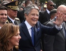 El presidente de Ecuador, Guillermo Lasso, sale tras intervenir en el juicio político de censura en su contra en la sede de la Asamblea Nacional, en Quito. EFE/J. Jácome