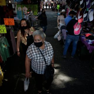 Avanza consumo privado en abril luego de dos meses a la baja