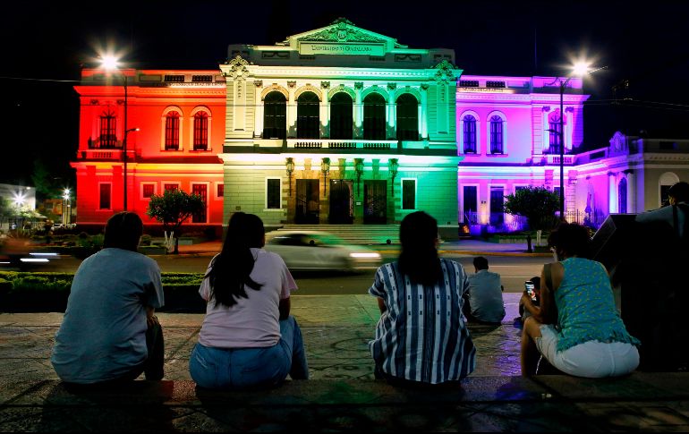 Por primera vez en la historia, el Instituto Nacional de Estadística y Geografía (Inegi) contabilizó de forma oficial a la población LGBT+ en México. AFP / ARCHIVO