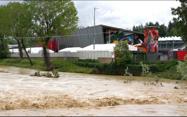 El río Santerno se desbordó e inundó los alrededores del circuito Enzo e Dino Ferrari. AP/L. Bruno