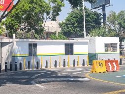 El Gobierno estatal puso bolardos de los más caros en las oficinas de la Setran, ubicadas en Alcalde y Circunvalación, para proteger una pared. EL INFORMADOR/C. Zepeda