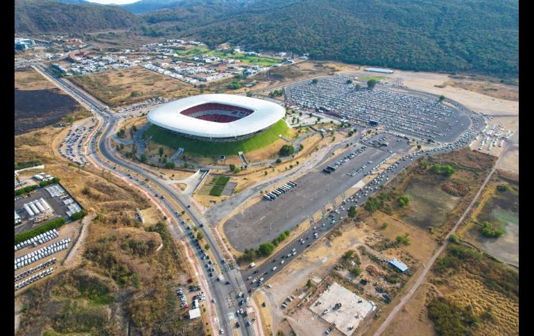 Minutos antes de las 18:00 horas en redes sociales ya reportaban vialidades con denso tránsito vehicular. EL INFORMADOR / A. Navarro