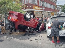 El aparatoso choque ocurrió en el cruce de Esteban Loera y la avenida Javier Mina. ESPECIAL