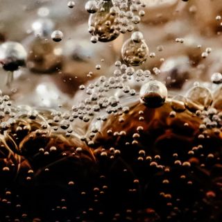 ¡Ya no gastes! Esta es la receta para preparar refresco de cola en casa