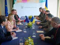 La llegada del mandatario de Ucrania a la ciudad de Hiroshima ha eclipsado la jornada del G7 centrada en China. EFE