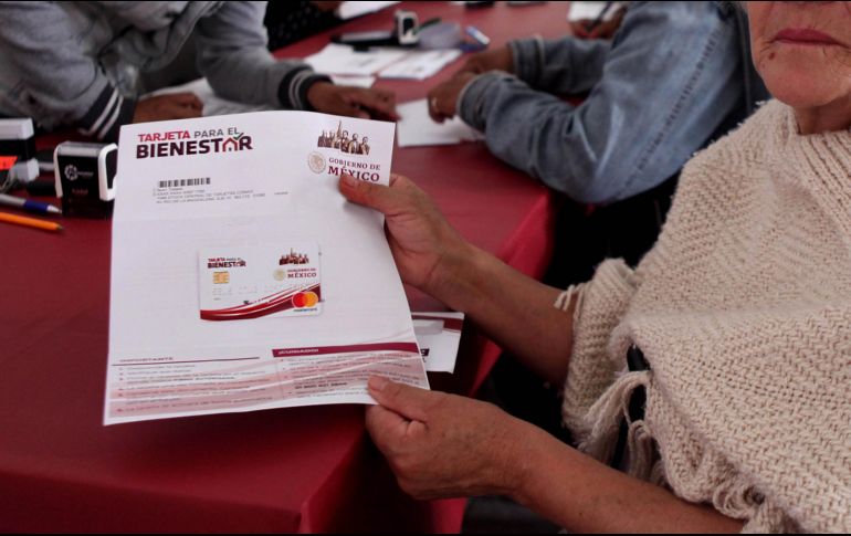 El cambio para los tarjetahabientes de dichas bancas comerciales estará  habilitado hasta el 31 de mayo en los 125 módulos de la Secretaría dispersos al interior del Estado. ESPECIAL /