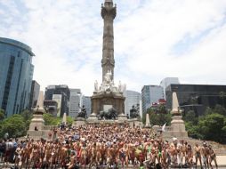 También se tomaron la primera fotografía histórica en el monumento al Ángel de la Independencia. EFE