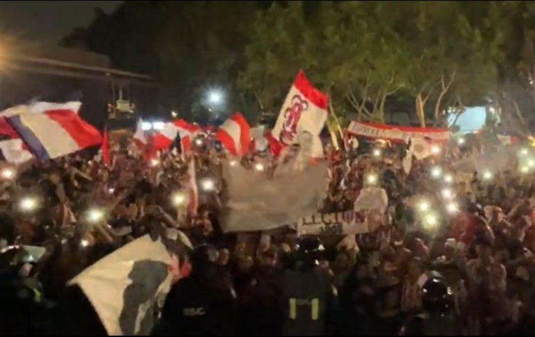 La afición rojiblanca se hizo presente para alentar a su afición. ESPECIAL