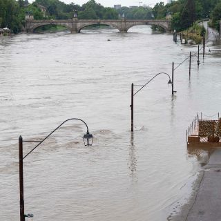 Más de 10 mil desplazados por inundaciones en Italia vuelven a casa