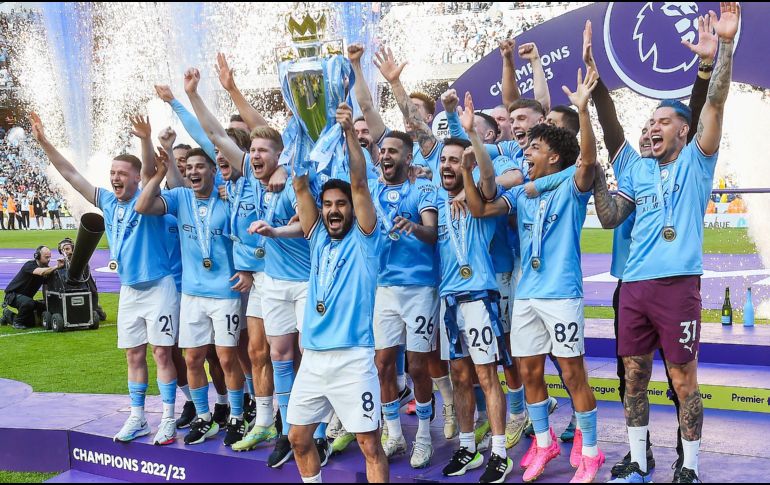 Manchester City festejó su título de la Liga Premier a lo grande. EFE/Peter Powell