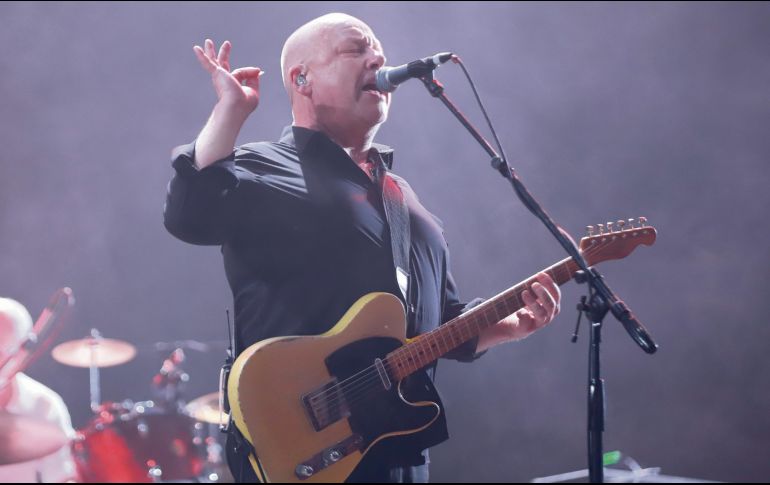 La legendaria banda nacida en Boston, Pixies, compartió sus clásicos ante los tapatíos, que disfrutaron de la voz del mítico Frank Black. EL INFORMADOR/ C. Zepeda