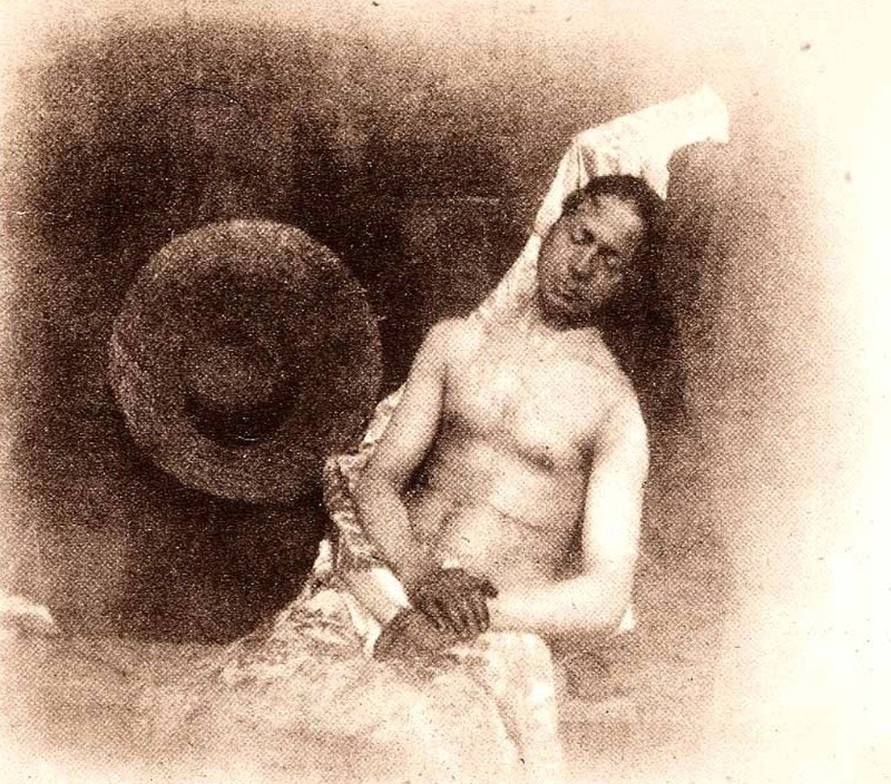 Reproducción de fotografía de Hippolyte Bayard de un hombre ahogado. Dominio Público