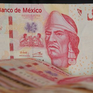 El peso pierde fuerza este lunes y registra una depreciación de 15 centavos