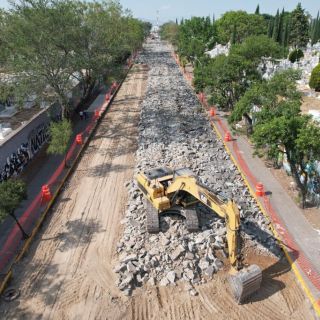 Florerías reportan una baja en ventas por obras cerca del Panteón de Mezquitán