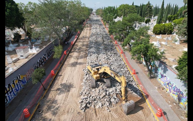 Los posibles clientes temen acercarse a las florerías ante un posible accidente por las obras en la zona. EL INFORMADOR/A. Navarro