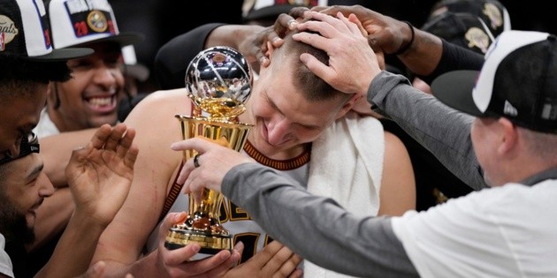 NBA: Los Nuggets barren a los Lakers