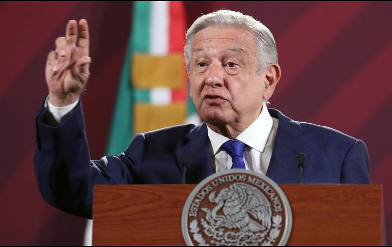 En Palacio Nacional, López Obrador aseguró que si el Gobierno adquiere el banco también se protegería a los miles de sus empleados, pero también tendría ganancias por manejar el dinero el presupuesto público. EFE / S. Gutiérrez