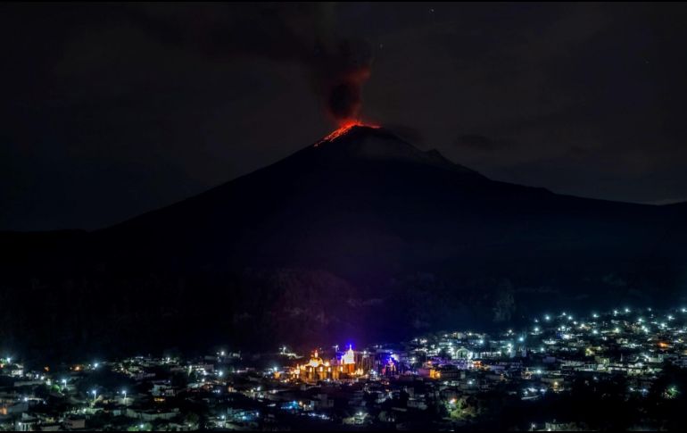 El Presidente resaltó que desde el Gobierno federal están pendientes de la actividad del volcán. AFP / E. Gómez