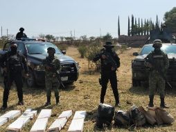 Las armas, así como los estupefacientes y el vehículo quedaron a disposición de las autoridades ministeriales para la ampliación de las investigaciones. CORTESÍA/ Policía Estatal