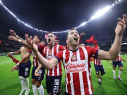El Guadalajara cada vez está más cerca de levantar un nuevo título de liga. ESPECIAL/Chivas