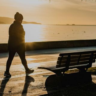 Veinte minutos diarios de paseo son suficientes para el corazón, dicen expertos