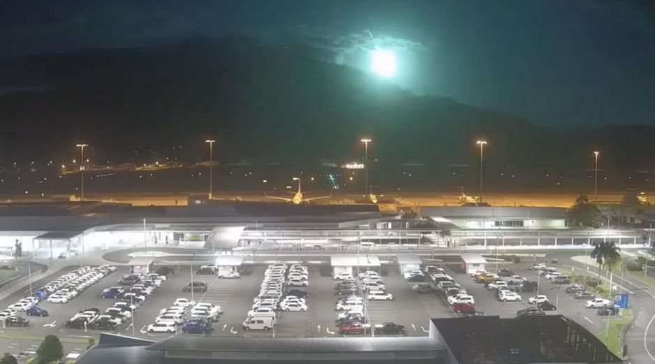 La cuenta Cairns Airport difundió en Facebook el asombroso clip. ESPECIAL