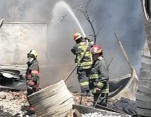 El incendio se registra en una recicladora de basura, en un área de 50 por 40 metros. ESPECIAL