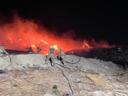 El jefe de Gabinete, Hugo Luna, indicó que se espera que durante la noche se pueda tener control total del fuego. Cortesía / UEPCBJ