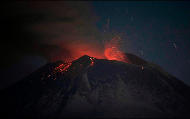 El volcán Popocatépetl presentó un lapso de relativa calma entre las 01:00 y las 04:15 horas. AP / M. Ugarte