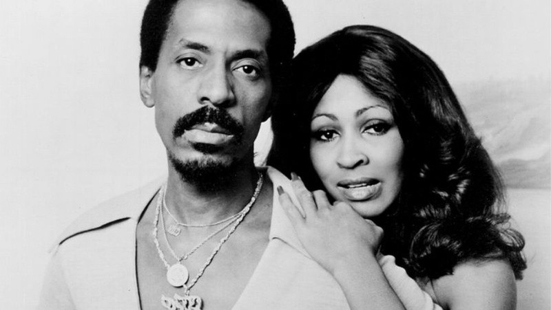 Ike y Tina Turner en 1971, siete años antes de que ella lo dejara. GETTY IMAGES