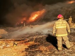 Las instituciones han informado que se ha logrado controlar el incendio en un 60%. ESPECIAL/Protección Civil 
