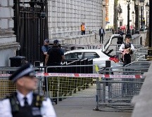 La Policía Metropolitana informó que un hombre fue arrestado hoy jueves en la tarde en el lugar, bajo sospecha de daños penales y conducción irresponsable. No hubo reportes de heridos. EFE / T. Akmen