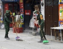 Ciudades como Puebla o Cholula se ven por momentos envueltas en una nube gris; los vendedores de escobas hacen su agosto. AFP / C. Cruz