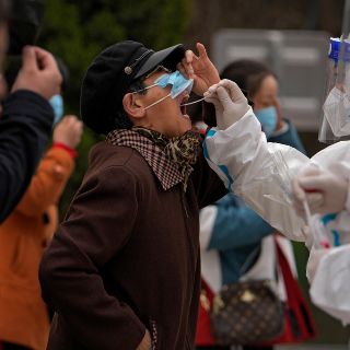 China se alista para otra ola de COVID-19 con hasta 65 millones de casos a la semana