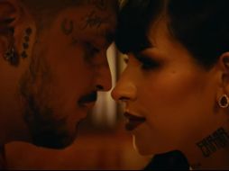 Según el mexicano, dicho tema nació durante el tiempo en el que se encontraba intentando conquistar a su ahora novia y el mismo la describió como una canción 