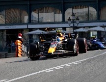 Tras haber finalizado en el cuarto puesto en la primera sesión, “Checo” Pérez terminó en la séptima posición en la segunda práctica libre en Montecarlo. AP / L. Bruno