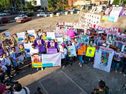 La manifestación por la desaparición de los jóvenes partió de la Glorieta de Los desaparecidos. EL INFORMADOR/ ARTURO NAVARRO