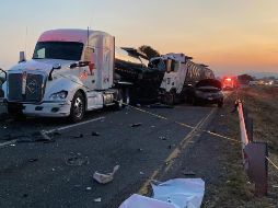 El choque múltiple ocurrió en la Autopista Guadalajara-Morelia, en el kilómetro 440, en Zapotlán del Rey. ESPECIAL