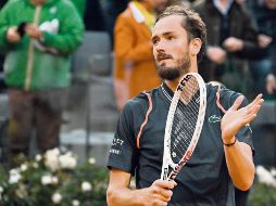 Medvedev no ha pasado más allá de los cuartos de final en Roland Garros, pero ahora el título en Roma le da confianza para afrontar el torneo. AFP/T. Fabi