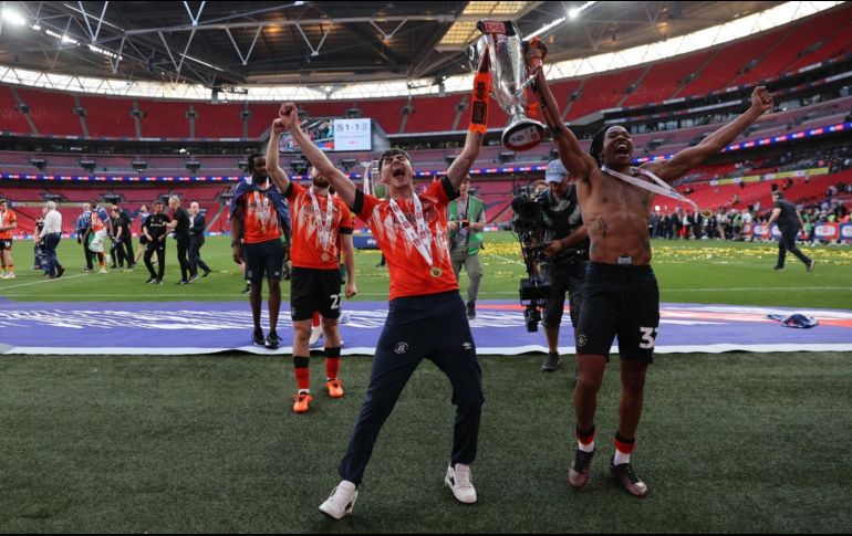 Jugadores del Lutton festejando su ascenso a la Premier League. AFP / A. Dennis