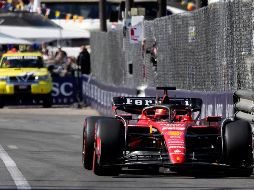 El castigo obedece a un bloqueo que realizó el piloto de Ferrari ante el McLaren de Lando Norris.  AP/ Luca Bruno