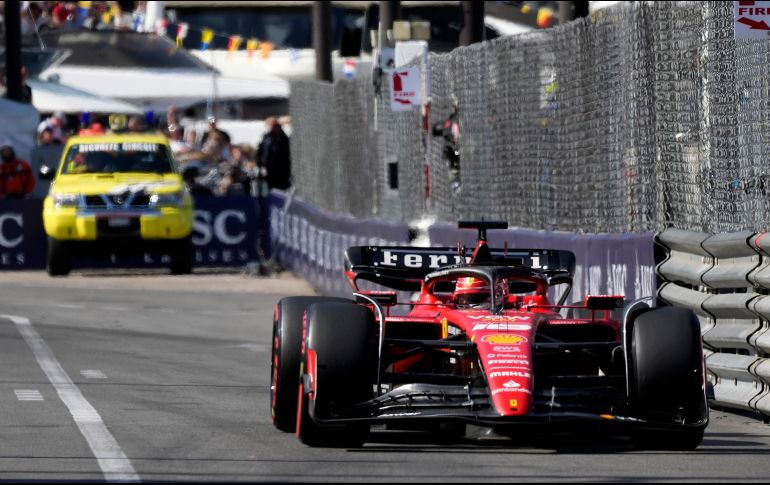 El castigo obedece a un bloqueo que realizó el piloto de Ferrari ante el McLaren de Lando Norris.  AP/ Luca Bruno