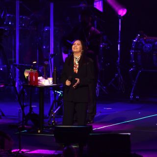 Ana Gabriel llena de emoción y nostalgia el Auditorio Telmex